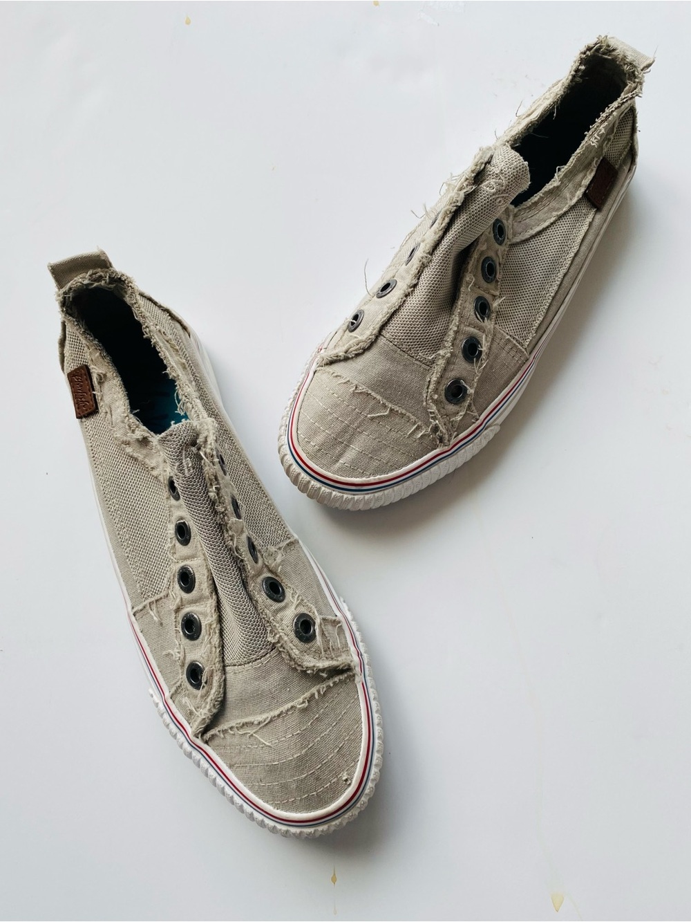 BLOWFISH MALIBU SLIP-ON SNEAKERS Distressed Canvas Beige Frayed Edges Casual 8